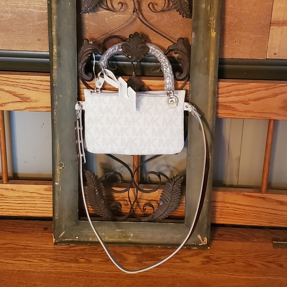 MICHAEL Michael Kors White Logo Fanny Pack Belt Bag - Picture 1 of 11
